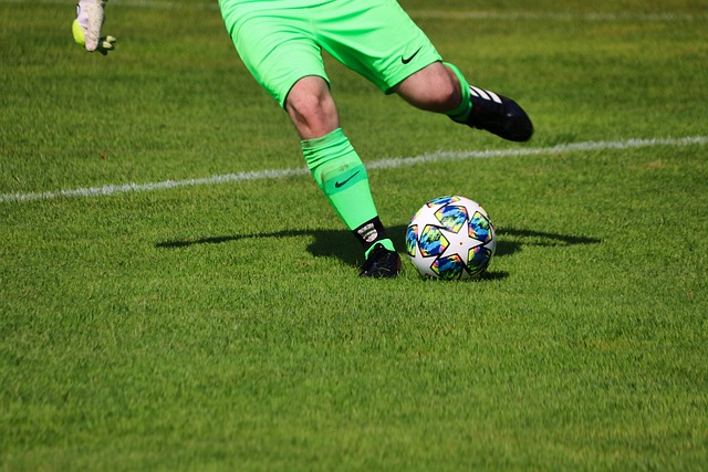 某国脚飞行十小时赶回备战