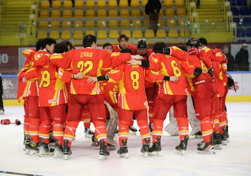 半场：科莫1-0萨索洛，杜维卡斯破门，尼科-帕斯倒钩射门被扑